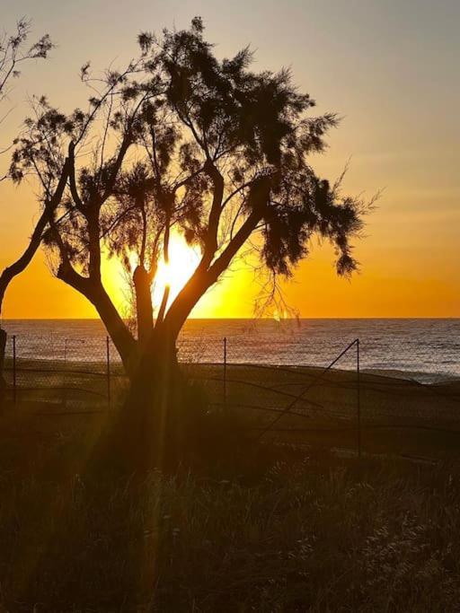 Lambou Beach Sunset Soroni Екстер'єр фото