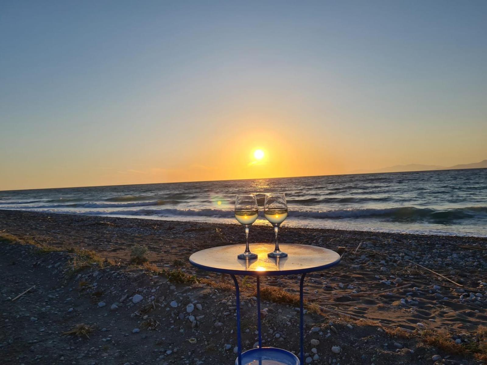 Lambou Beach Sunset Soroni Екстер'єр фото