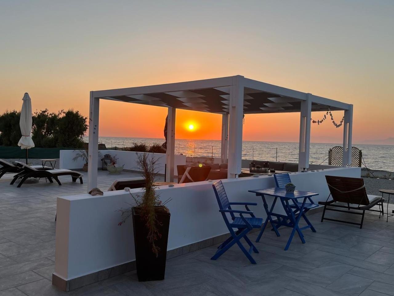 Lambou Beach Sunset Soroni Екстер'єр фото